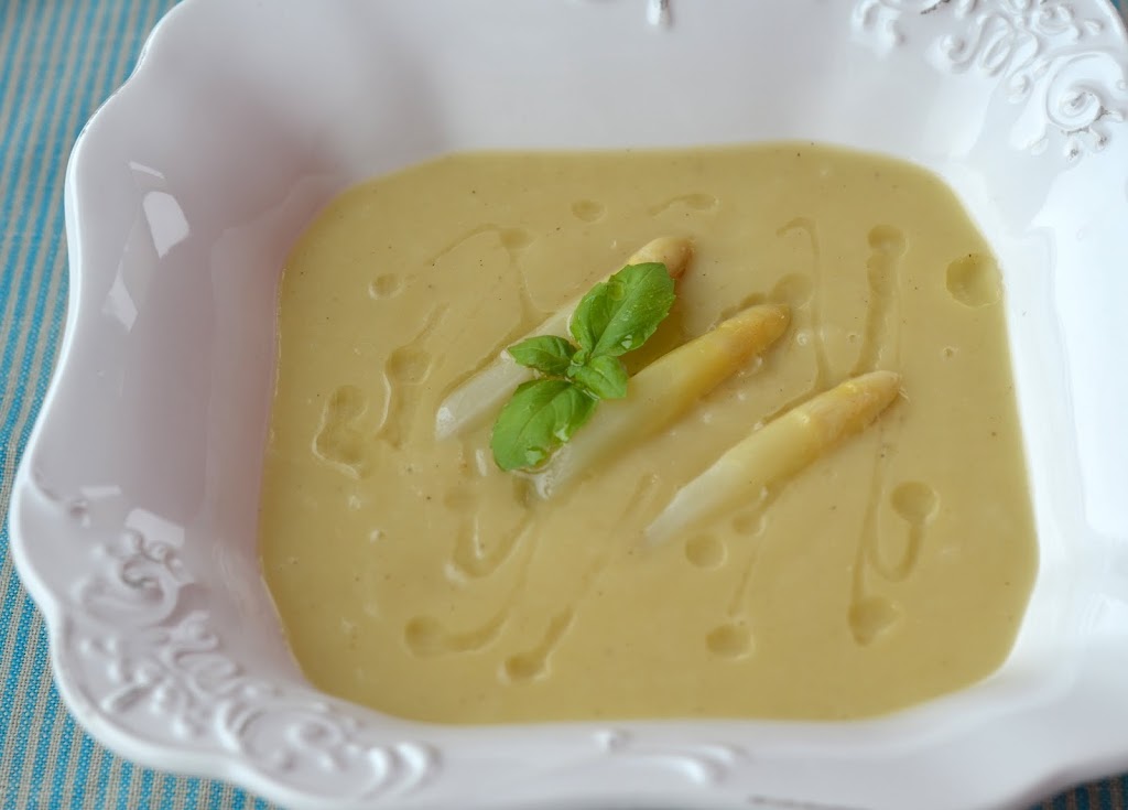 zupa krem z białych szparagów